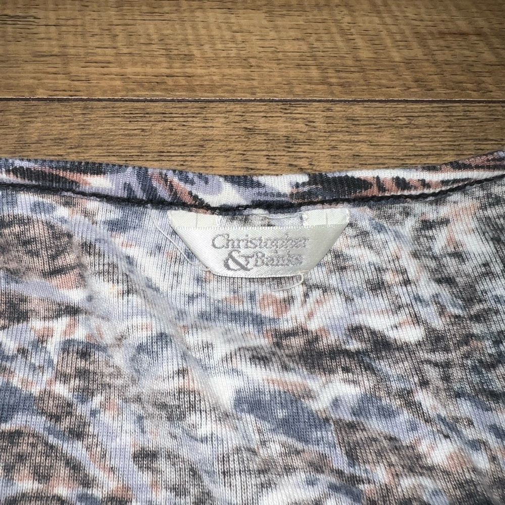 patterned top - Picture 3 of 4
